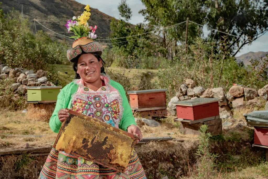 DSC07874 Imkerin Roxana aus Peru aus Projekt von Terre des Hommes und DACHSER