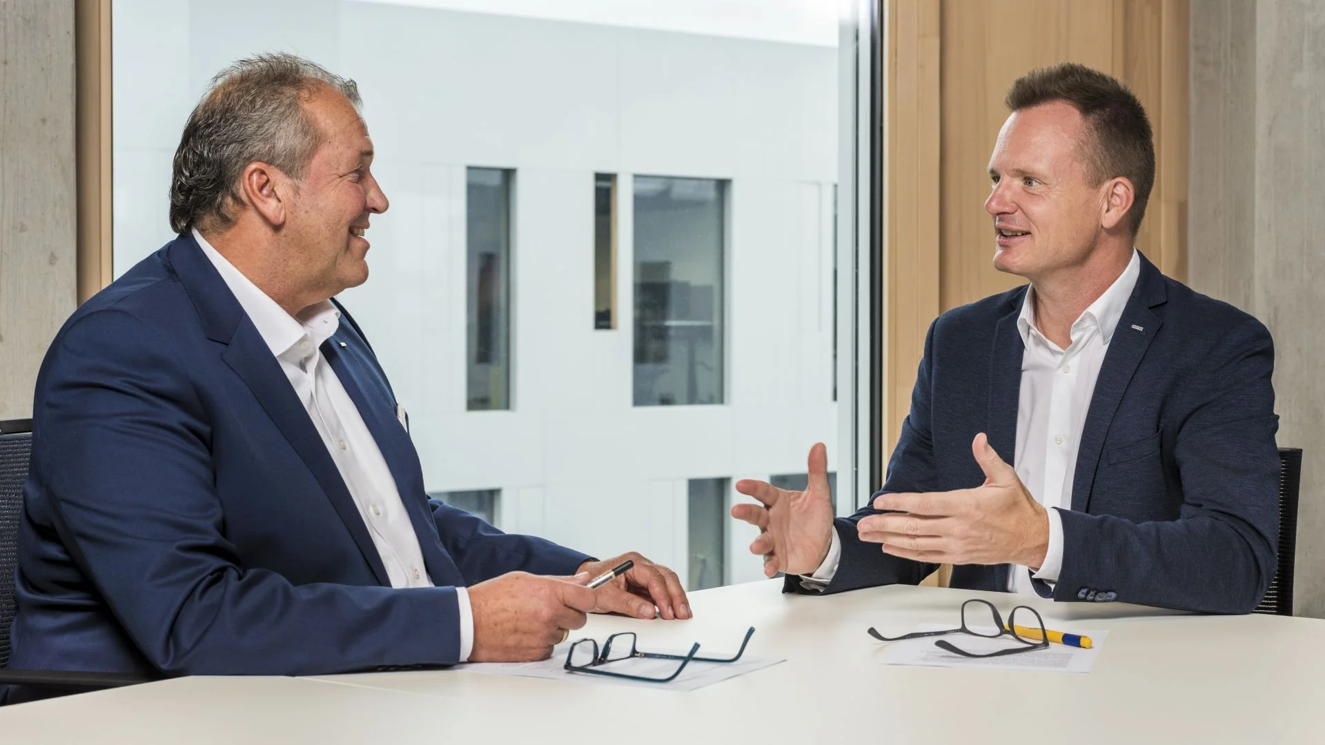 Gespräch zwischen Stefan Behrendt, Managing Director Food Logistics, und Andreas Fritsch, Managing Director European Logistics Germany bei Dachser.