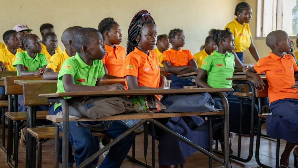 Kinder in Mosambik werden über Umwelt und Klima unterrichtet.