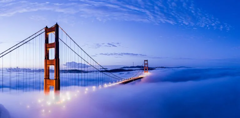 Golden Gate Bridge San Francisco USA Golden Gate Bridge in San Francisco im Morgennebel
