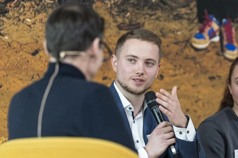 DACHSER Mitarbeiter Christoph Mayer im Gespräch